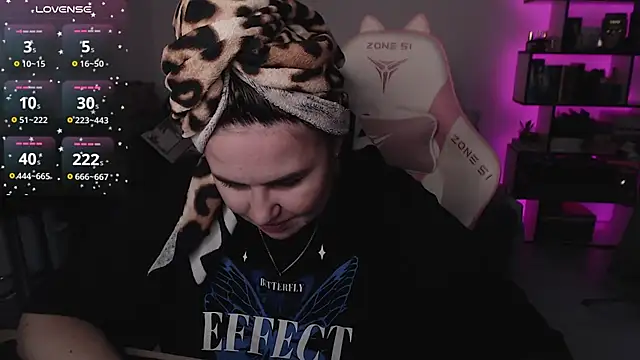 Snapshot of SexyWitch_666 chatting on 11.28.25 SexyWitch 666 online show from 11.28.25