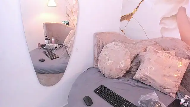 Snapshot of melaniecooperr chatting on 12.02.24 melaniecooperr online show from 12.02.24