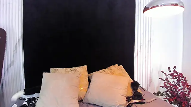 Snapshot of melaniecooperr chatting on 01.24.25 melaniecooperr online show from 01.24.25