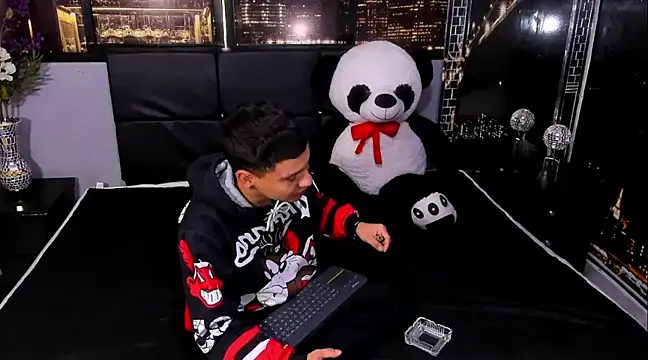 salvadorgomezx online show from 12.28.24