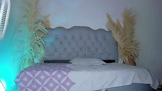 Snapshot of Tahiraa_ chatting on 02.25.26 Tahiraa online show from 02.25.26