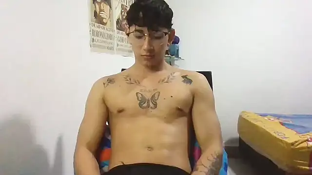 Snapshot of Dillom420 chatting on 02.14.25 Dillom420 online show from 02.14.25