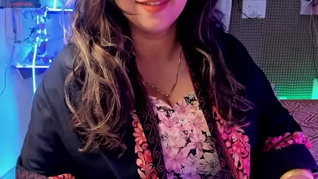 Gulabi Queen online show from 01.30.25