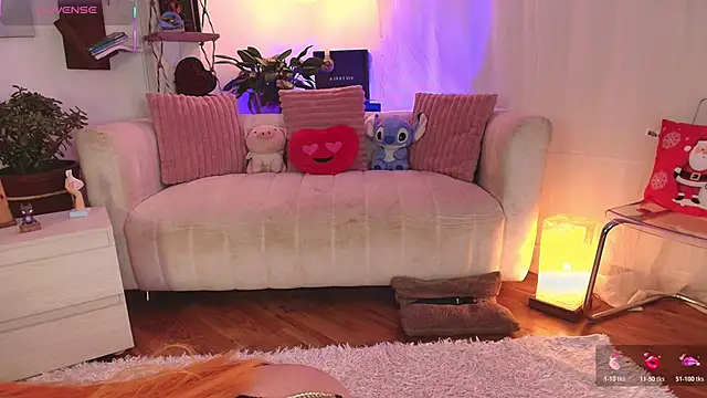 Snapshot of HANNAH_LOVEE chatting on 11.06.25 HANNAH LOVEE online show from 11.06.25