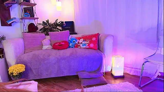 Snapshot of HANNAH_LOVEE chatting on 11.23.25 HANNAH LOVEE online show from 11.23.25