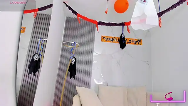 Snapshot of ebonydreams01 chatting on 11.08.25 ebonydreams01 online show from 11.08.25