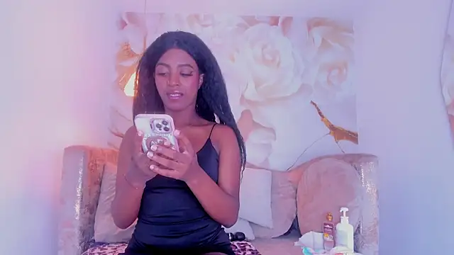 Snapshot of ebonydreams01 chatting on 11.21.25 ebonydreams01 online show from 11.21.25