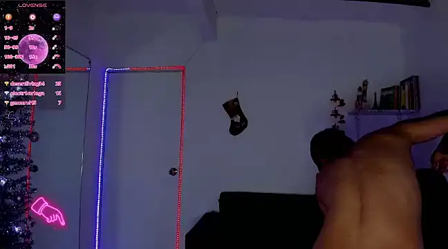 Snapshot of ZhoeStrong chatting on 01.03.25 ZhoeStrong online show from 01.03.25