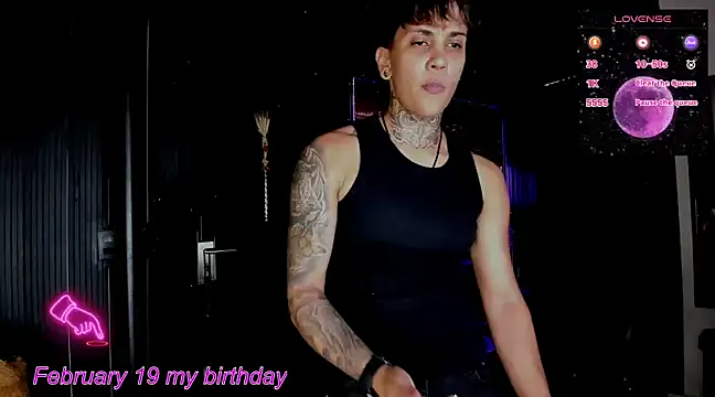 Snapshot of ZhoeStrong chatting on 02.20.25 ZhoeStrong online show from 02.20.25