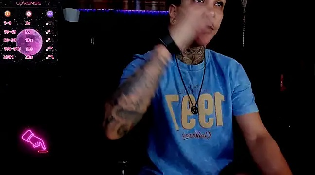 Snapshot of ZhoeStrong chatting on 02.25.25 ZhoeStrong online show from 02.25.25