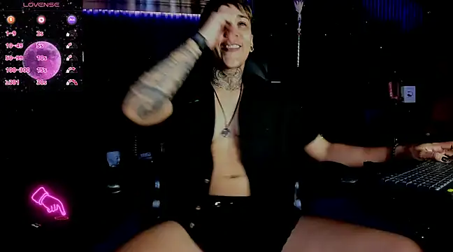 Snapshot of ZhoeStrong chatting on 02.28.25 ZhoeStrong online show from 02.28.25