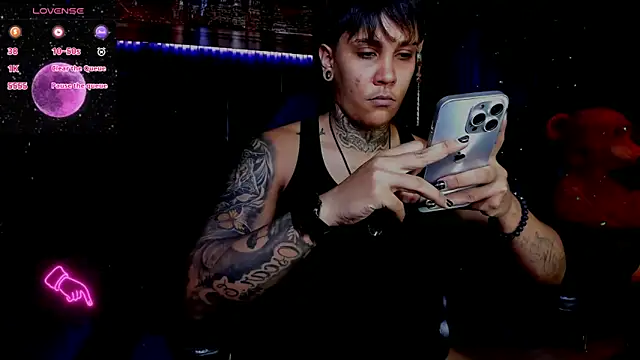 Snapshot of ZhoeStrong chatting on 03.08.25 ZhoeStrong online show from 03.08.25