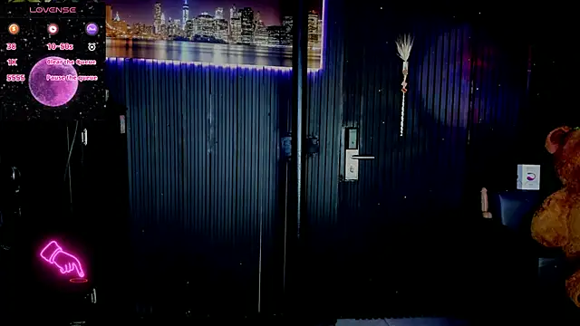 Snapshot of ZhoeStrong chatting on 03.10.25 ZhoeStrong online show from 03.10.25