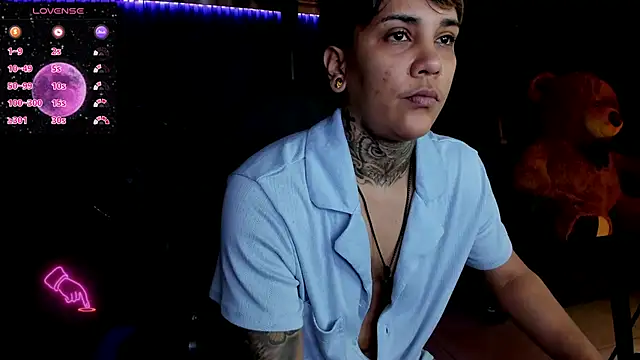 Snapshot of ZhoeStrong chatting on 03.11.25 ZhoeStrong online show from 03.11.25