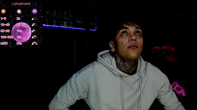 Snapshot of ZhoeStrong chatting on 03.18.25 ZhoeStrong online show from 03.18.25