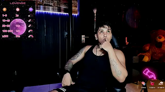 Snapshot of ZhoeStrong chatting on 03.20.25 ZhoeStrong online show from 03.20.25