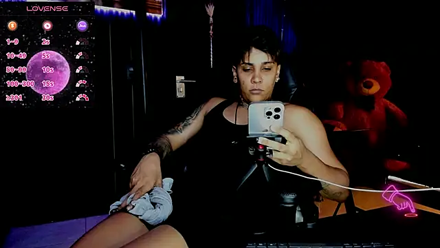 Snapshot of ZhoeStrong chatting on 03.21.25 ZhoeStrong online show from 03.21.25