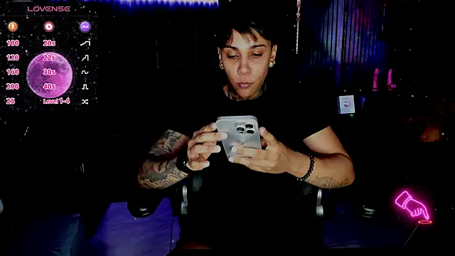 Snapshot of ZhoeStrong chatting on 03.22.25 ZhoeStrong online show from 03.22.25