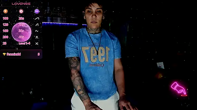 Snapshot of ZhoeStrong chatting on 03.23.25 ZhoeStrong online show from 03.23.25