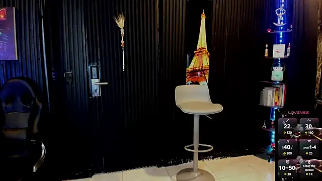 Snapshot of ZhoeStrong chatting on 09.27.25 ZhoeStrong online show from 09.27.25