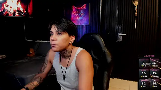 Snapshot of ZhoeStrong chatting on 09.27.25 ZhoeStrong online show from 09.27.25