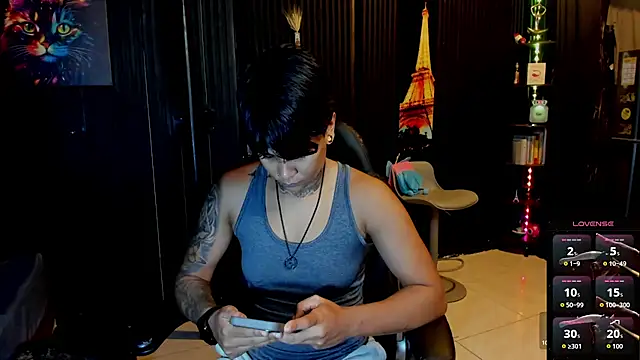 Snapshot of ZhoeStrong chatting on 10.09.25 ZhoeStrong online show from 10.09.25