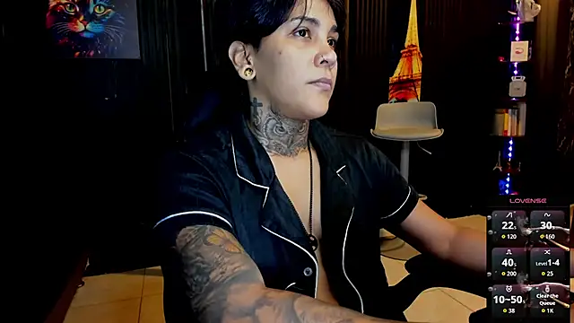 Snapshot of ZhoeStrong chatting on 10.13.25 ZhoeStrong online show from 10.13.25