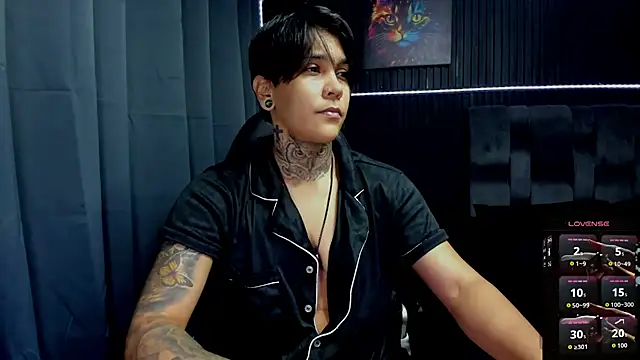 Snapshot of ZhoeStrong chatting on 11.10.25 ZhoeStrong online show from 11.10.25