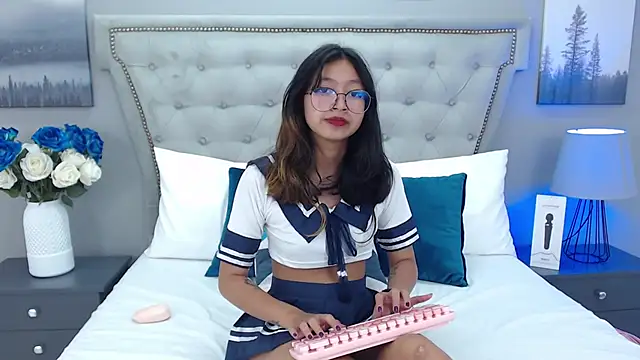 Yommi Winx online show from 01.15.25