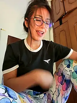 Snapshot of Lau1127 chatting on 10.25.25 Lau1127 online show from 10.25.25