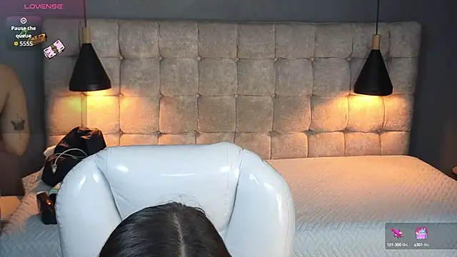 Snapshot of Laia_and_Aloby chatting on 09.27.25 Laia and Aloby online show from 09.27.25