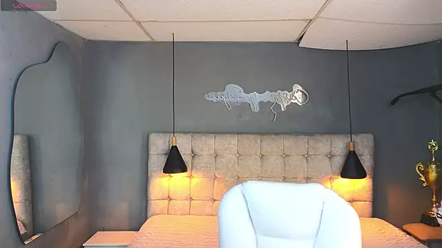 Snapshot of Laia_and_Aloby chatting on 10.22.25 Laia and Aloby online show from 10.22.25