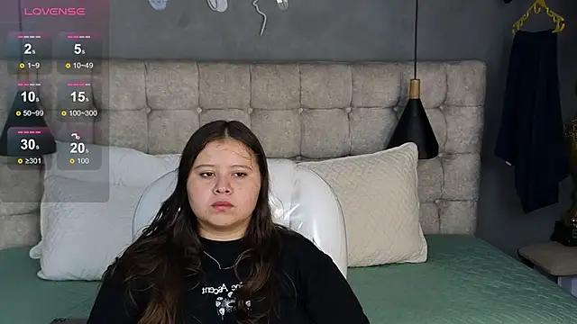 Snapshot of Laia_and_Aloby chatting on 11.07.25 Laia and Aloby online show from 11.07.25