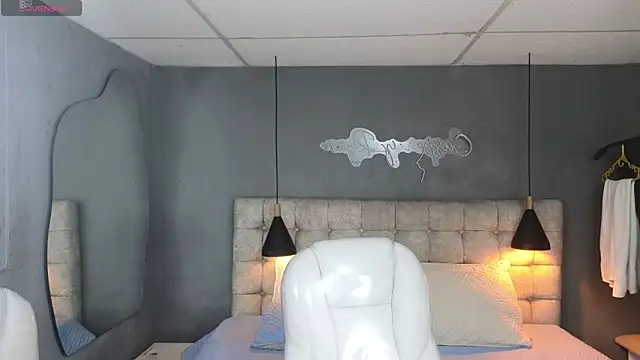 Snapshot of Laia_and_Aloby chatting on 11.11.25 Laia and Aloby online show from 11.11.25