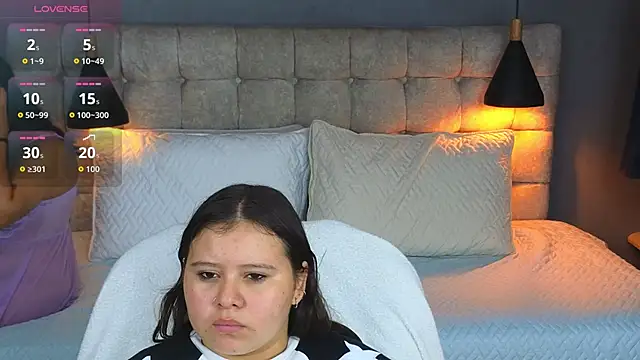 Snapshot of Laia_and_Aloby chatting on 11.13.25 Laia and Aloby online show from 11.13.25