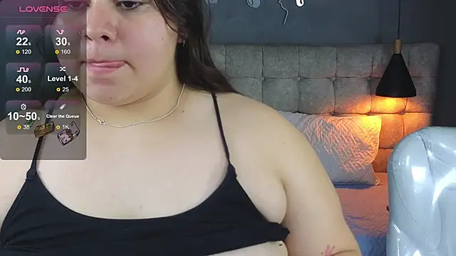 Snapshot of Laia_and_Aloby chatting on 11.15.25 Laia and Aloby online show from 11.15.25