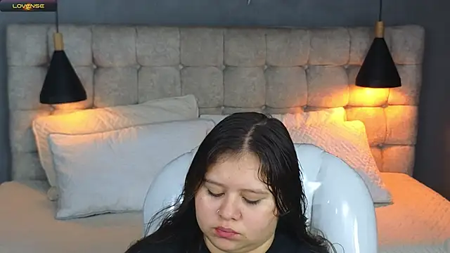 Snapshot of Laia_and_Aloby chatting on 11.20.25 Laia and Aloby online show from 11.20.25