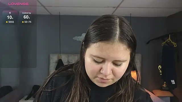 Snapshot of Laia_and_Aloby chatting on 11.29.25 Laia and Aloby online show from 11.29.25