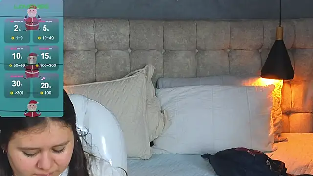 Snapshot of Laia_and_Aloby chatting on 12.04.25 Laia and Aloby online show from 12.04.25