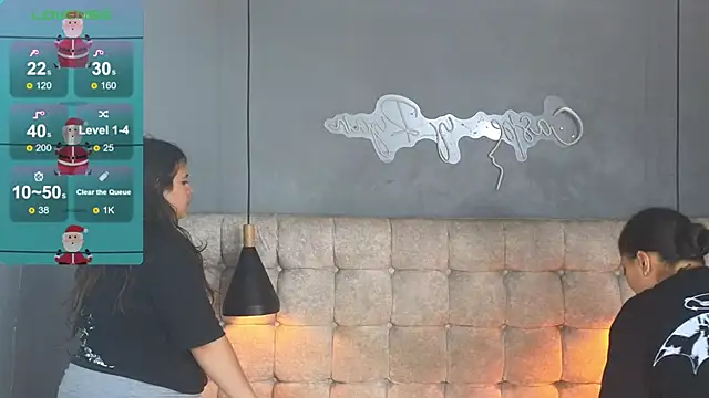 Snapshot of Laia_and_Aloby chatting on 12.13.25 Laia and Aloby online show from 12.13.25