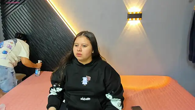 Laia and Aloby online show from 04.15.26