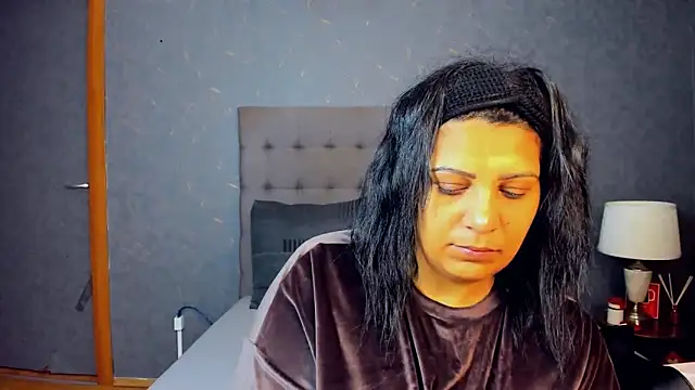 Snapshot of AmyCubes chatting on 10.22.25 AmyCubes online show from 10.22.25