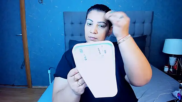 Snapshot of AmyCubes chatting on 10.24.25 AmyCubes online show from 10.24.25