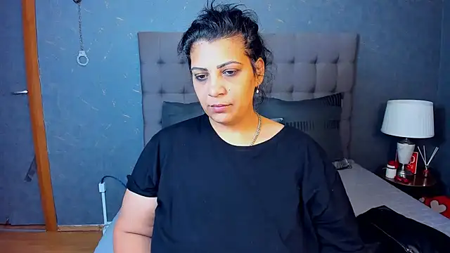 Snapshot of AmyCubes chatting on 10.25.25 AmyCubes online show from 10.25.25