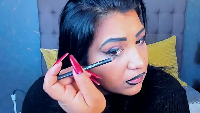 Snapshot of AmyCubes chatting on 11.21.25 AmyCubes online show from 11.21.25