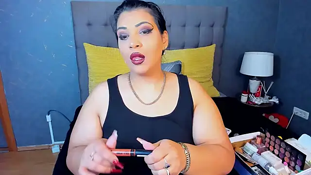 Snapshot of AmyCubes chatting on 11.25.25 AmyCubes online show from 11.25.25