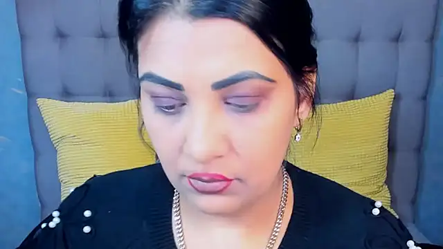 Snapshot of AmyCubes chatting on 11.26.25 AmyCubes online show from 11.26.25