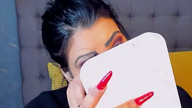 Snapshot of AmyCubes chatting on 12.14.25 AmyCubes online show from 12.14.25