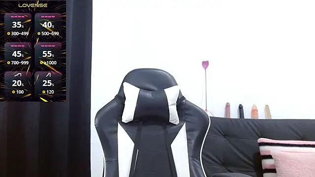 Snapshot of Kiara-Rider chatting on 09.23.25 Kiara-Rider online show from 09.23.25