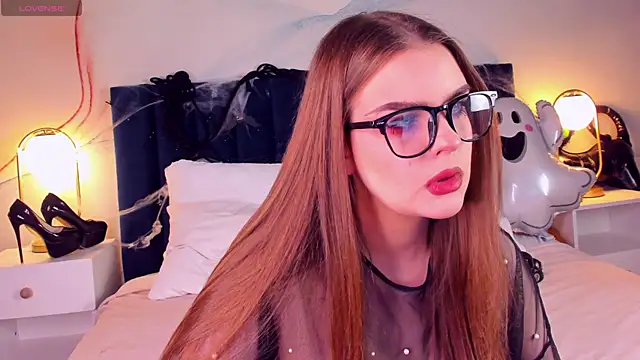 Snapshot of ErlineDashow chatting on 11.06.25 ErlineDashow online show from 11.06.25